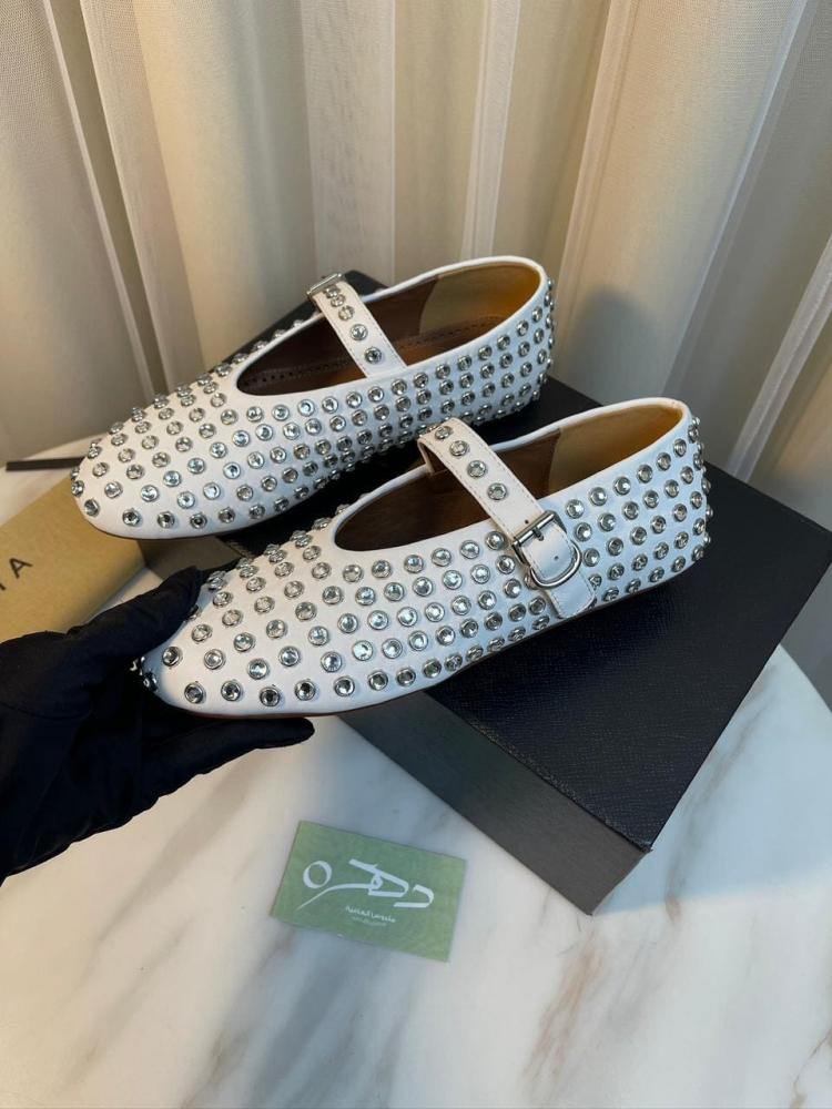 حذاء باليه مسطح من الجلد مزين بالكريستال من الايا - أبيض