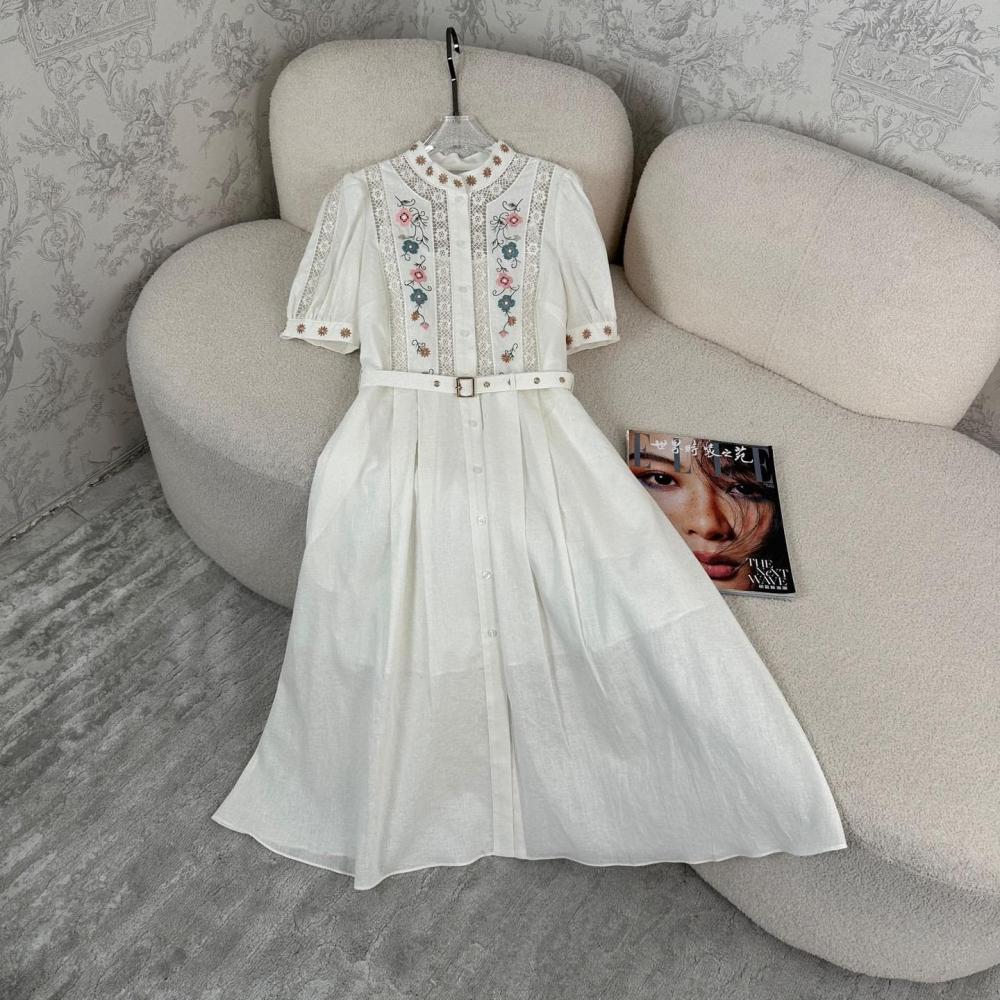 فستان كتان مطرز بأكمام قصيرة