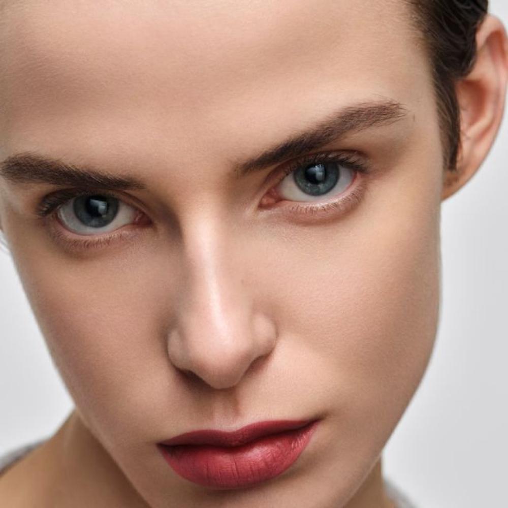 أحمر شفاه برادا أحادي اللون هايبر مات B15 - UNIFORM