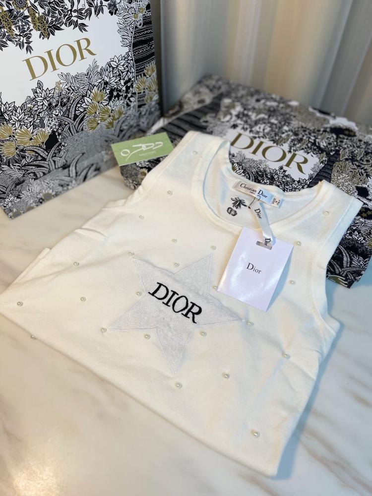 توب ديور المرصع باللؤلؤ