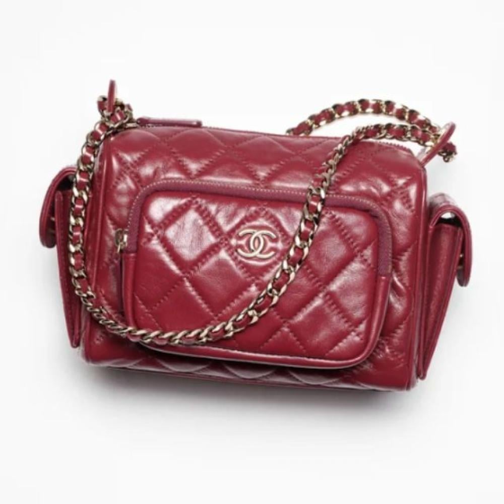 حقيبة شانيل مخططة جلدية لامعة - برغندي