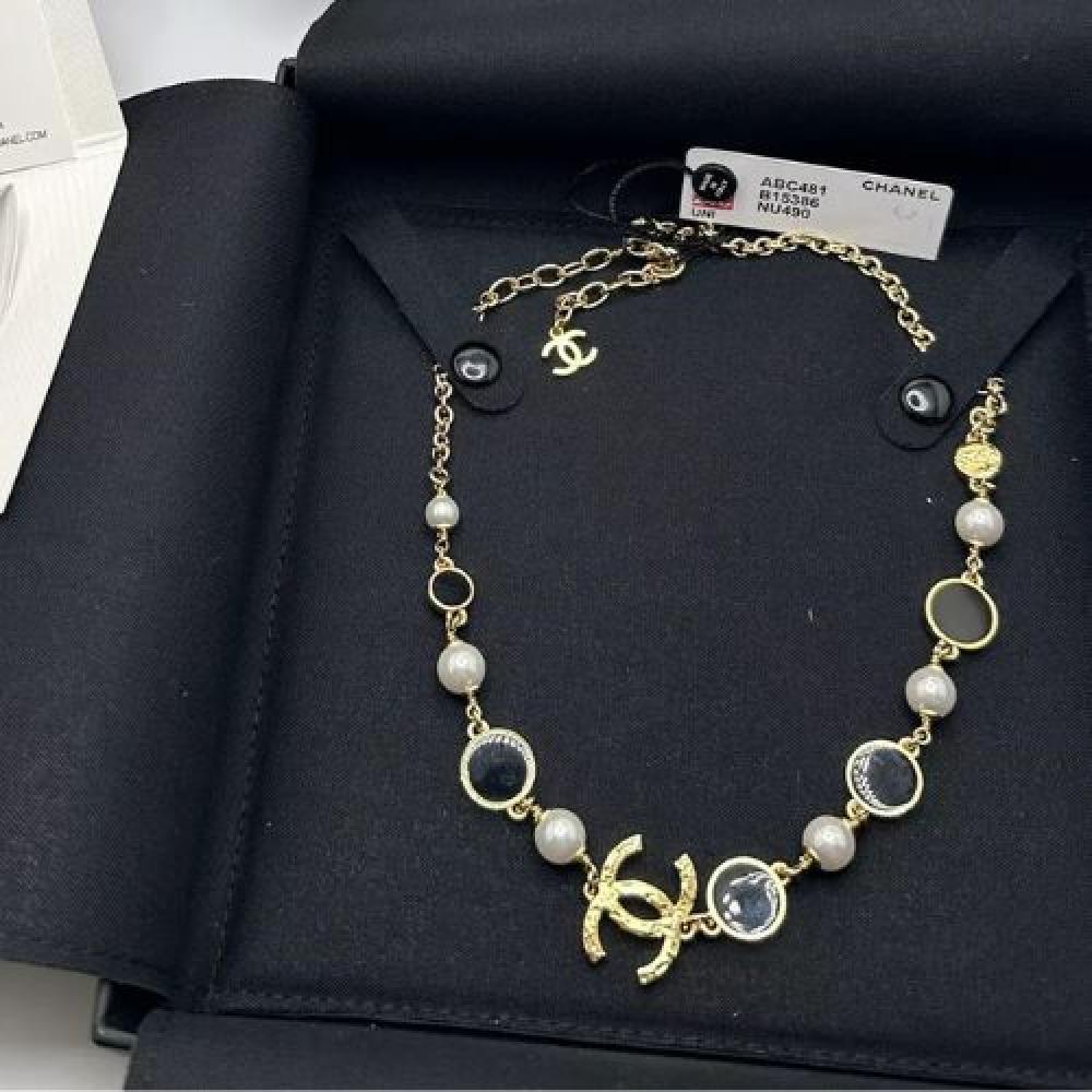 عقد تشوكر لؤلؤ بشعار شانيل CC بحلقات دائرية