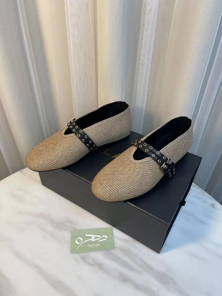 حذاء ألايا Alaia من القش الورقي بحزام جلدي