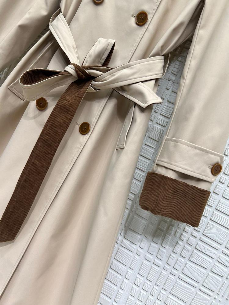 جاكيت برادا بياقة وأكمام صوفية وحزام