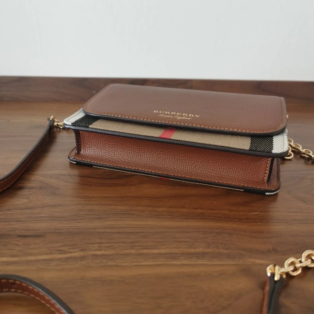 شنطة بيربري Hampshire