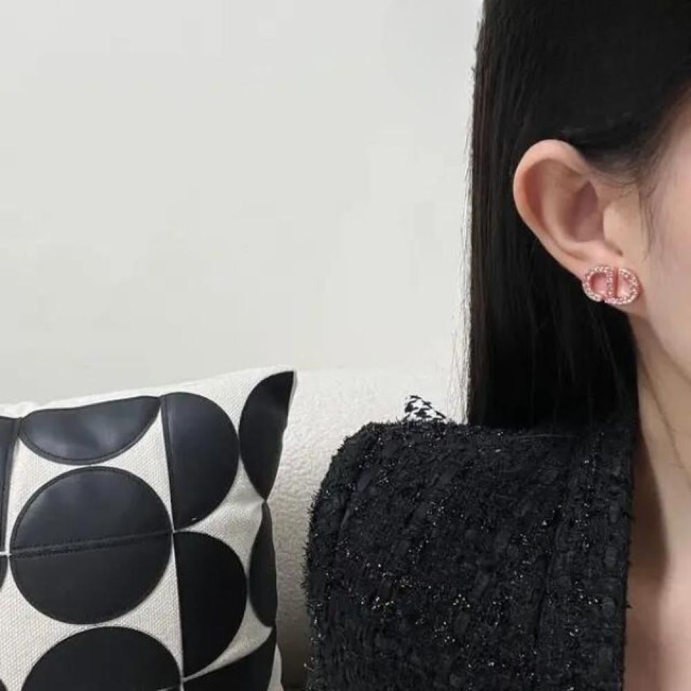 أقراط ديور CD مطلية بالذهب الوردي