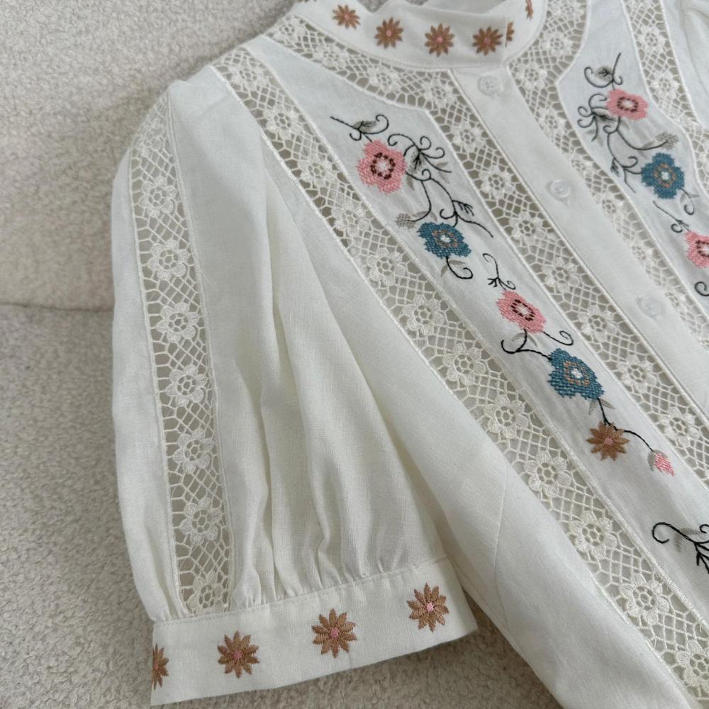 فستان كتان مطرز بأكمام قصيرة