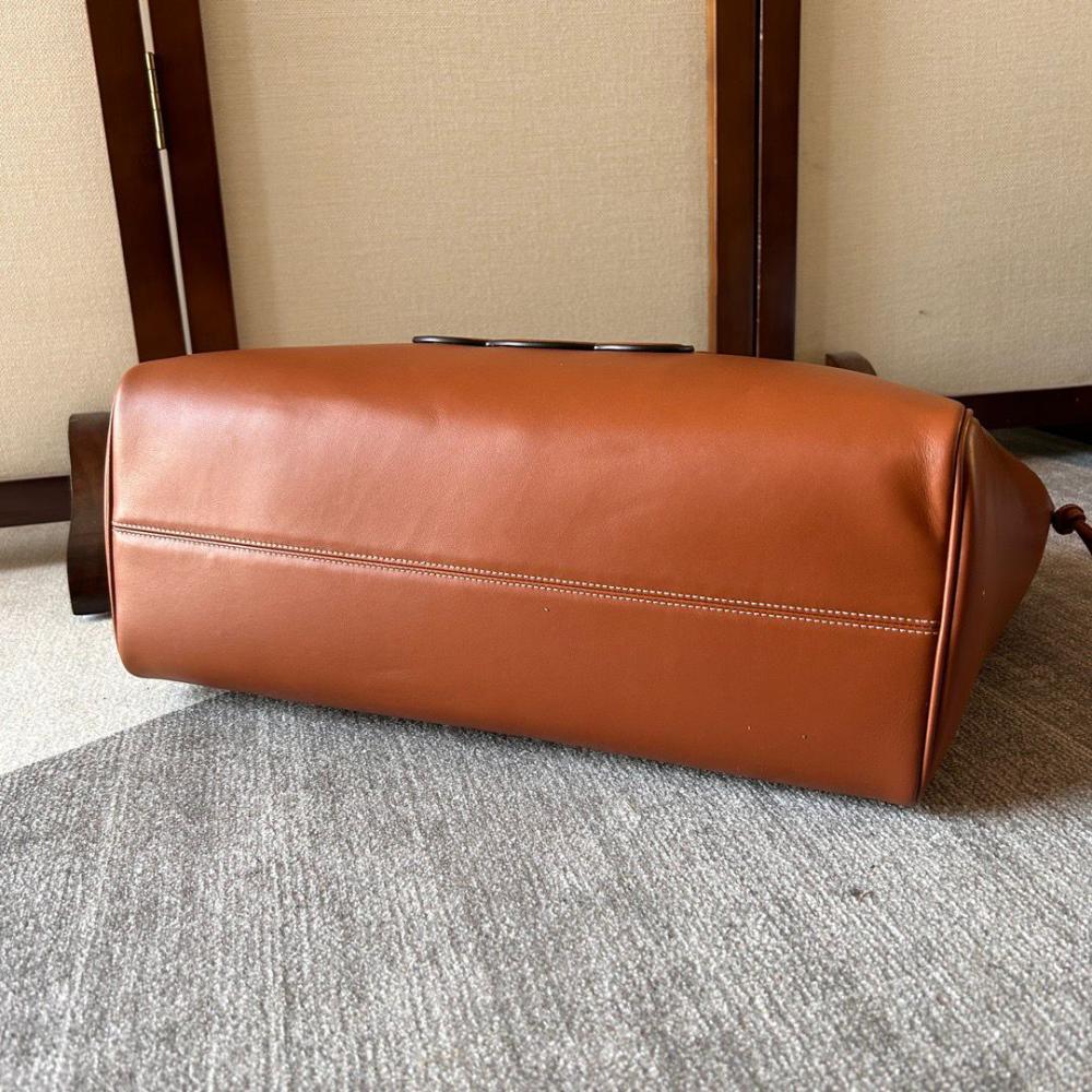 حقيبة كتف تريومف كاباس 44 سم من سيلين