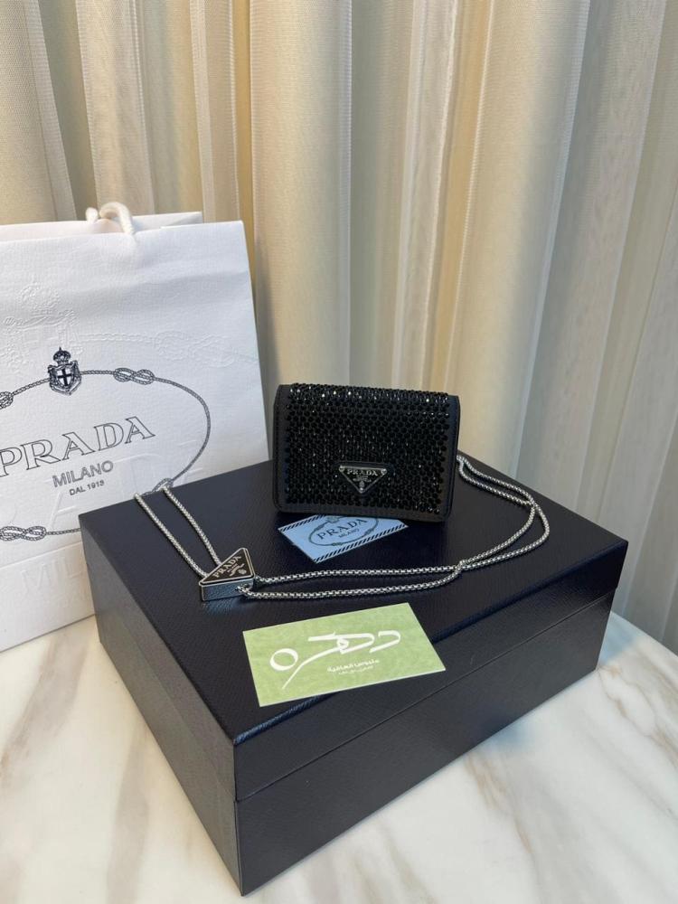 حقيبة برادا الكريستالية بحمالة كتف