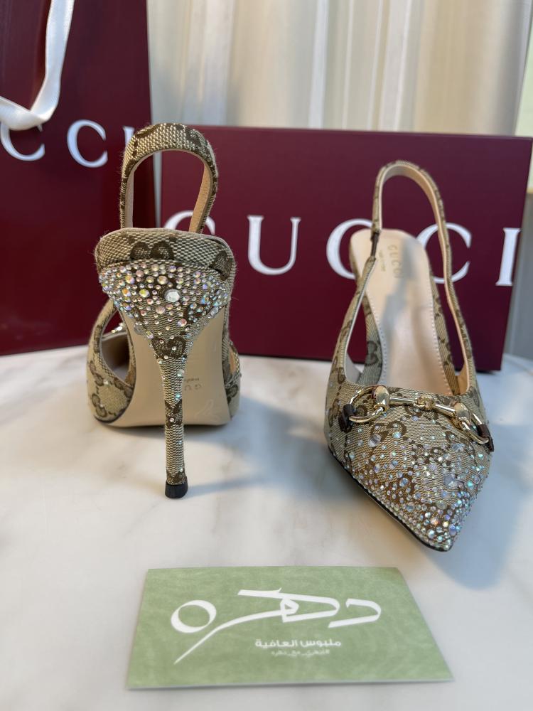 حذاء قوتشي بكعب عالٍ مزين بحجر هورسبيت