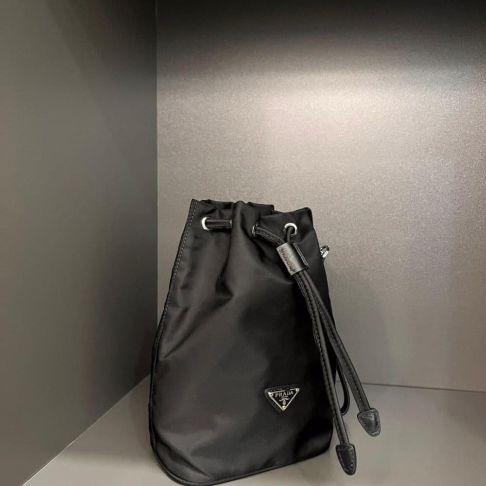 حقيبة يد برادا Re-Nylon- مقاس 23