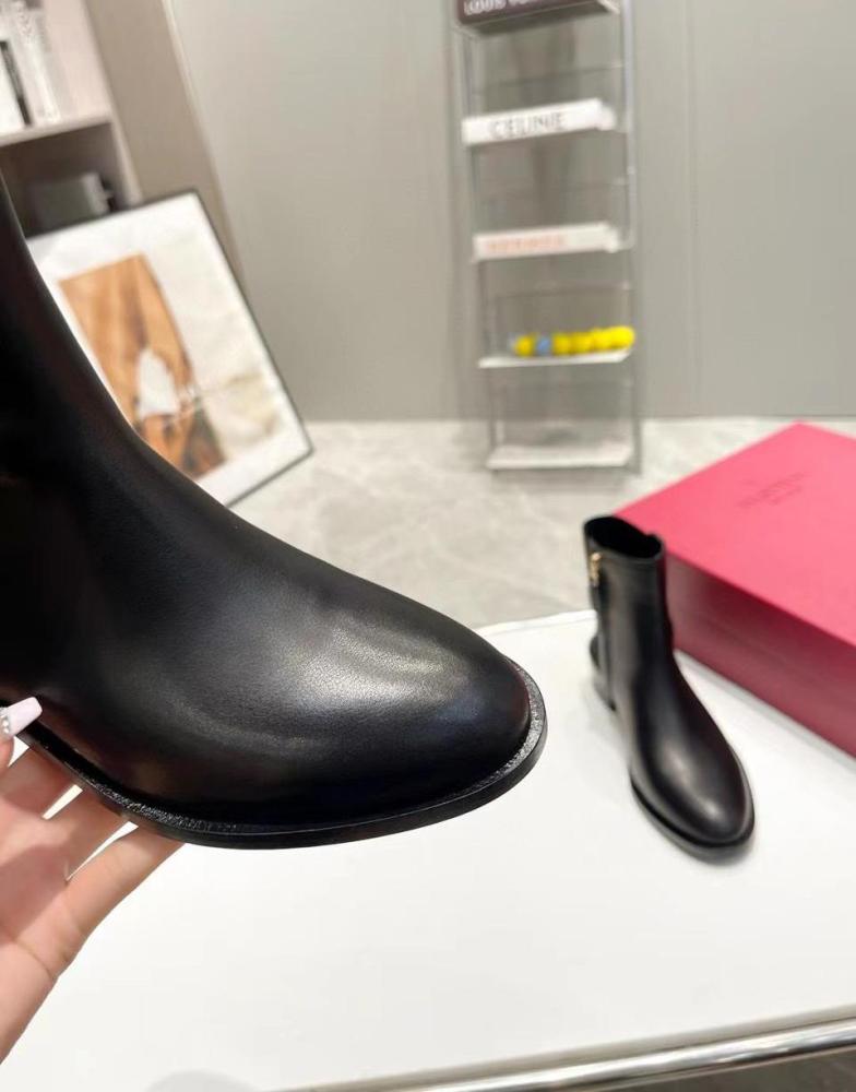 جزمة فالنتينو بالشعار بكعب 30 مم