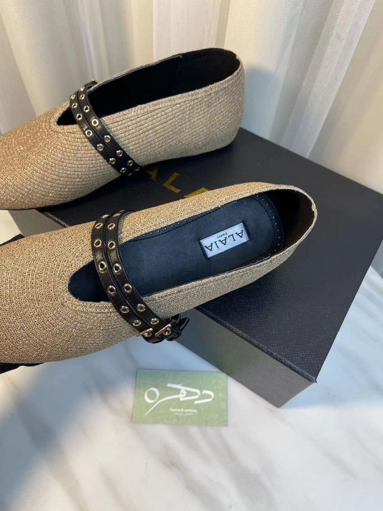 حذاء ألايا Alaia من القش الورقي بحزام جلدي