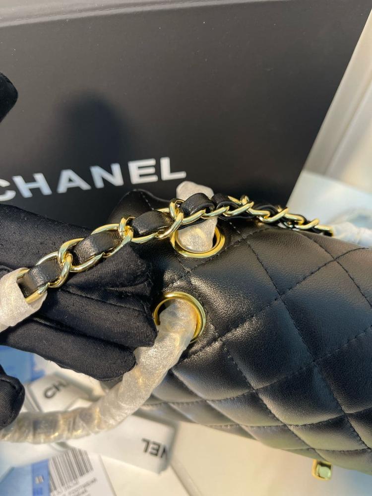 شنطة شانيل كلاسيك لامبسكن 23 سم - أسود وذهبي