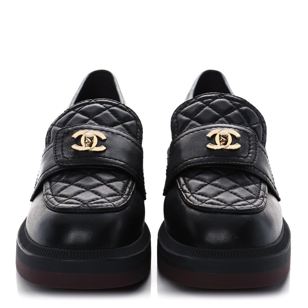 حذاء اللوفرز من شانيل