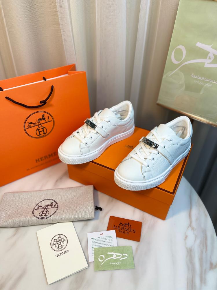 حذاء داي اسنيكرز من هرمز- باللون الأبيض