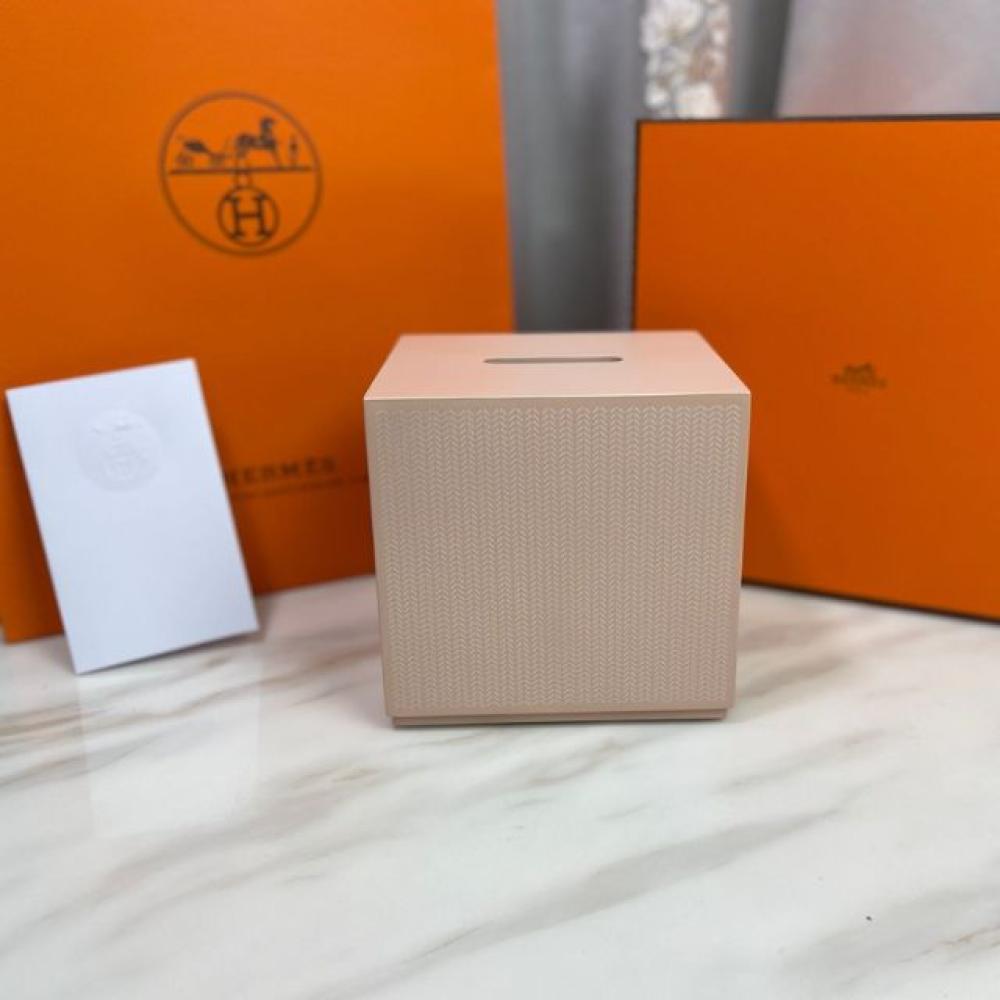 علبة مناديل هيرميس المربعة المنقوشة بشكل شيفرون