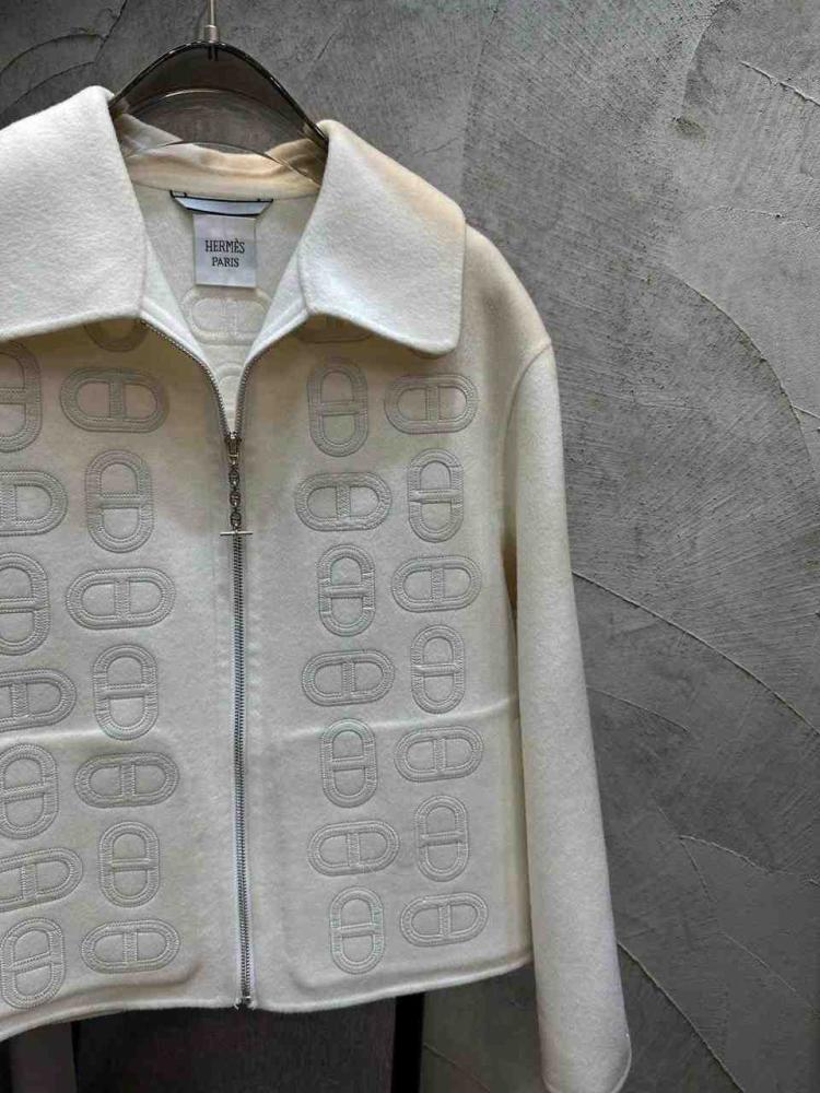 معطف هيرميز بنقش الشعارات بأكمام طويلة من الكشمير