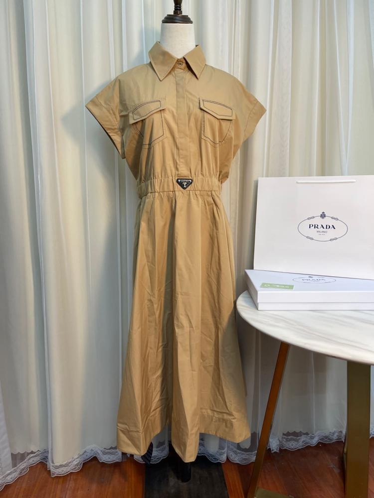 فستان برادا ميدي بتصميم أنيق