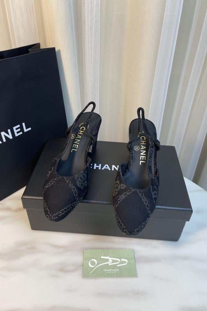 حذاء شانيل سليب باك بكعب متوسط باللون الأسود