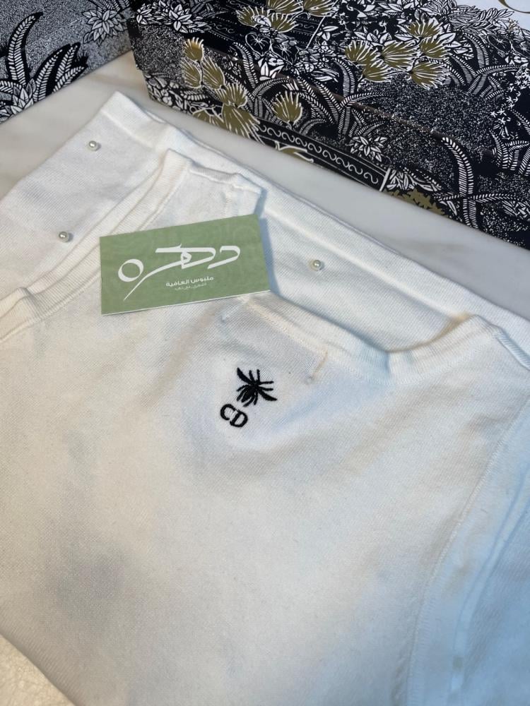 توب ديور المرصع باللؤلؤ