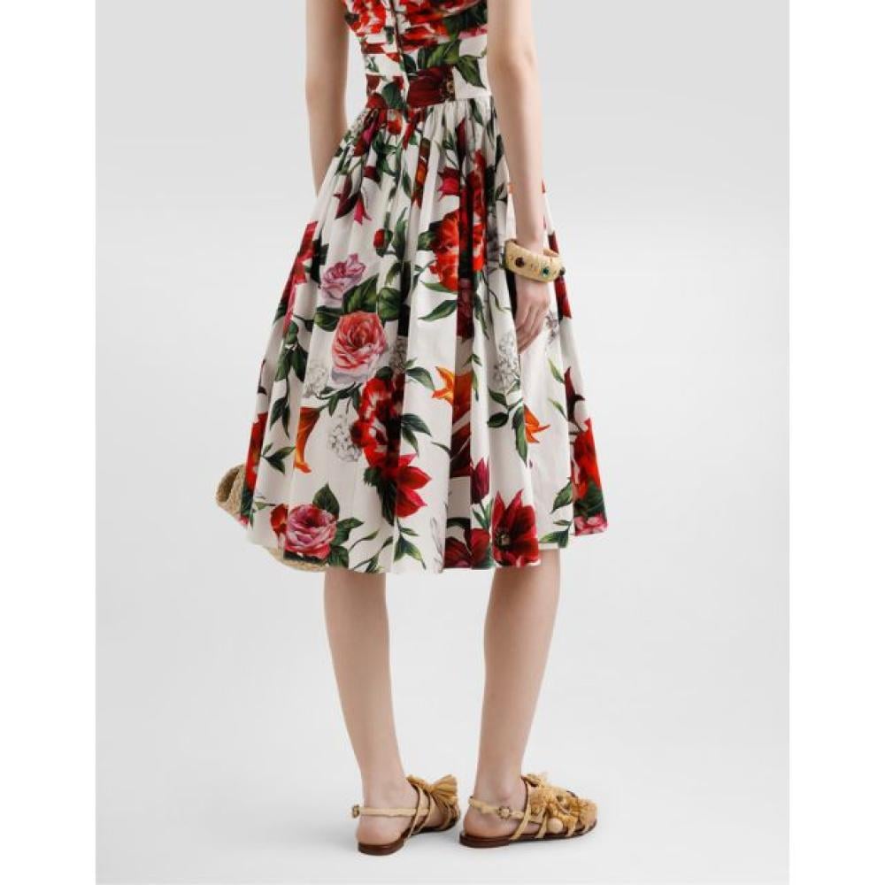 فستان صيفي بطبعة زهور من دولتشي آند غابانا