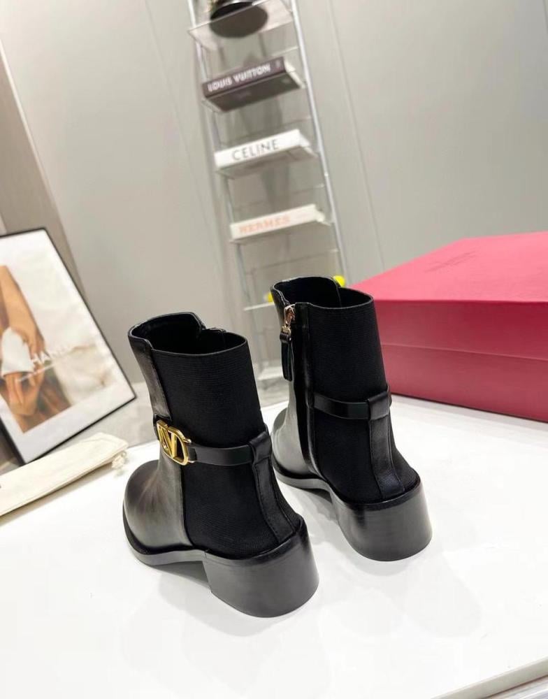 جزمة فالنتينو بالشعار بكعب 30 مم