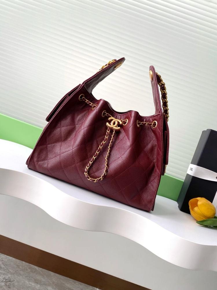 حقيبة جلد وهاردوير ذهبي من شانيل