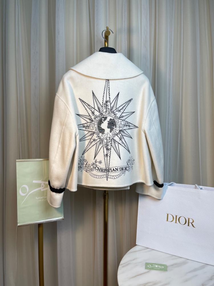 معطف الصوف من كريستيان ديور