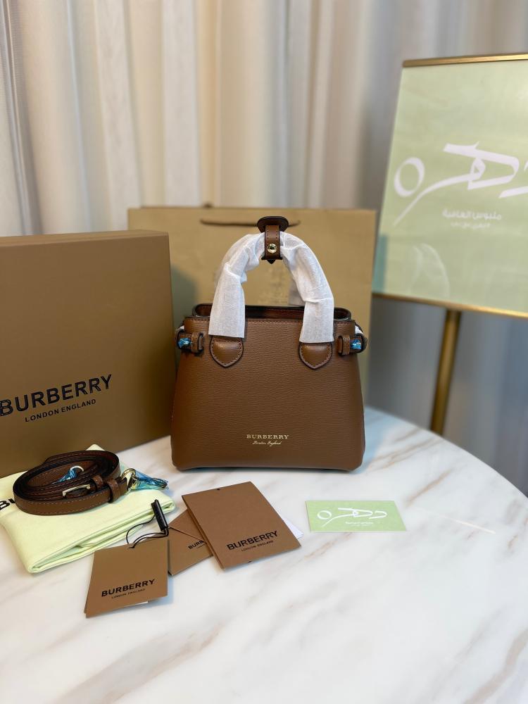 حقيبة توت بانر من بيربري - بني