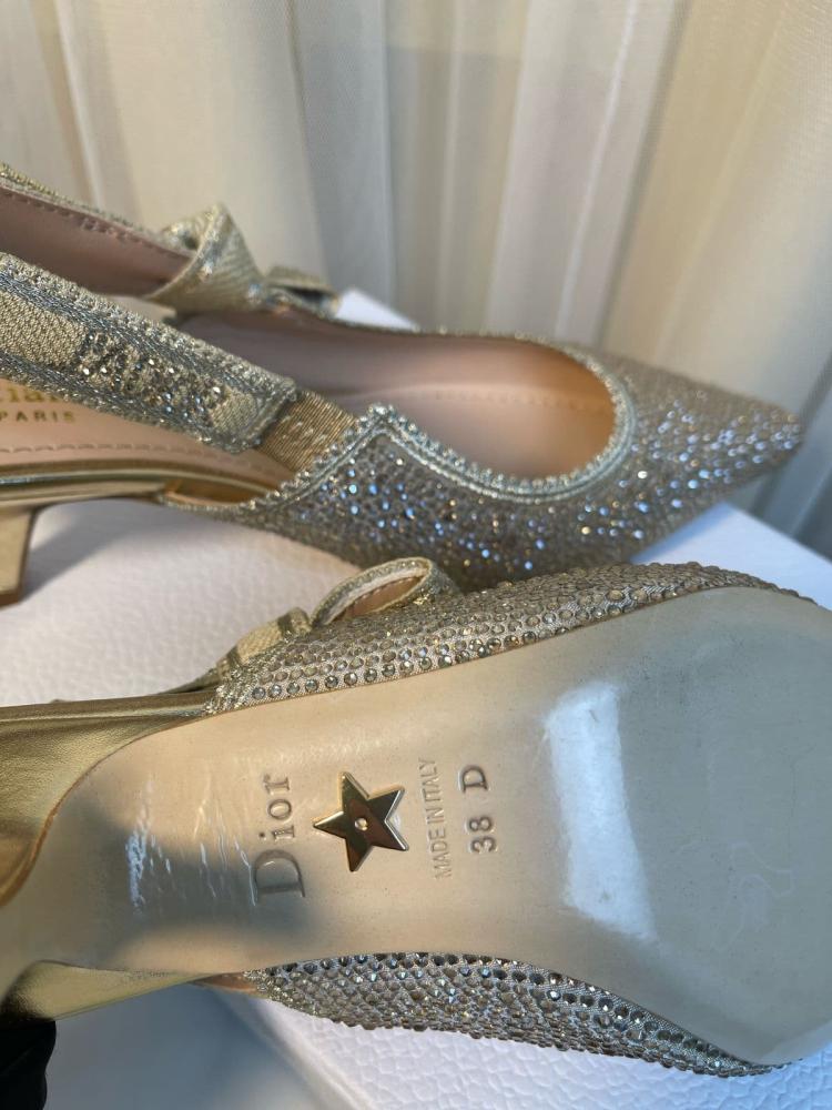 صندل لامع جادور من كريستيان ديور