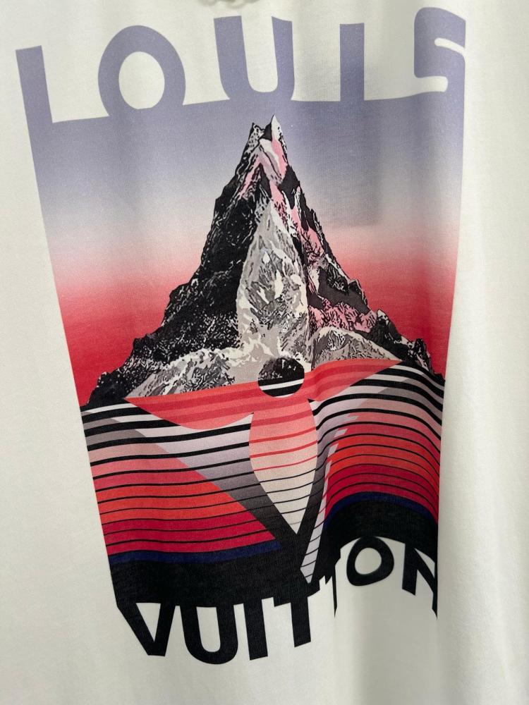 تيشيرت مونوجرام فلاور ماونتن من لويس فويتون