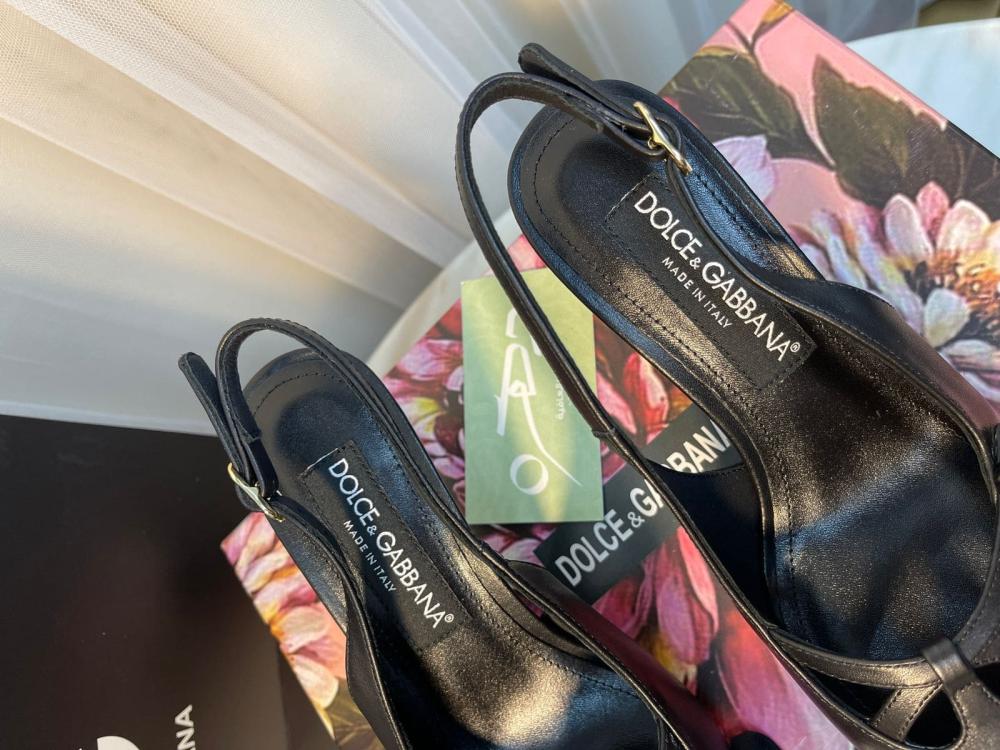 حذاء دولتشي آند غابانا بكعب باللون الأسود