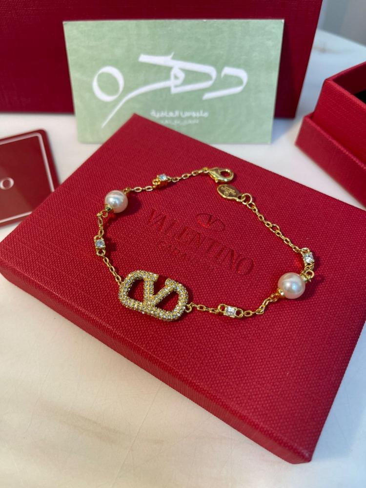 سوار بشعار فلوجو مرصع بكريستالات بلؤلؤتين من فالنتينو