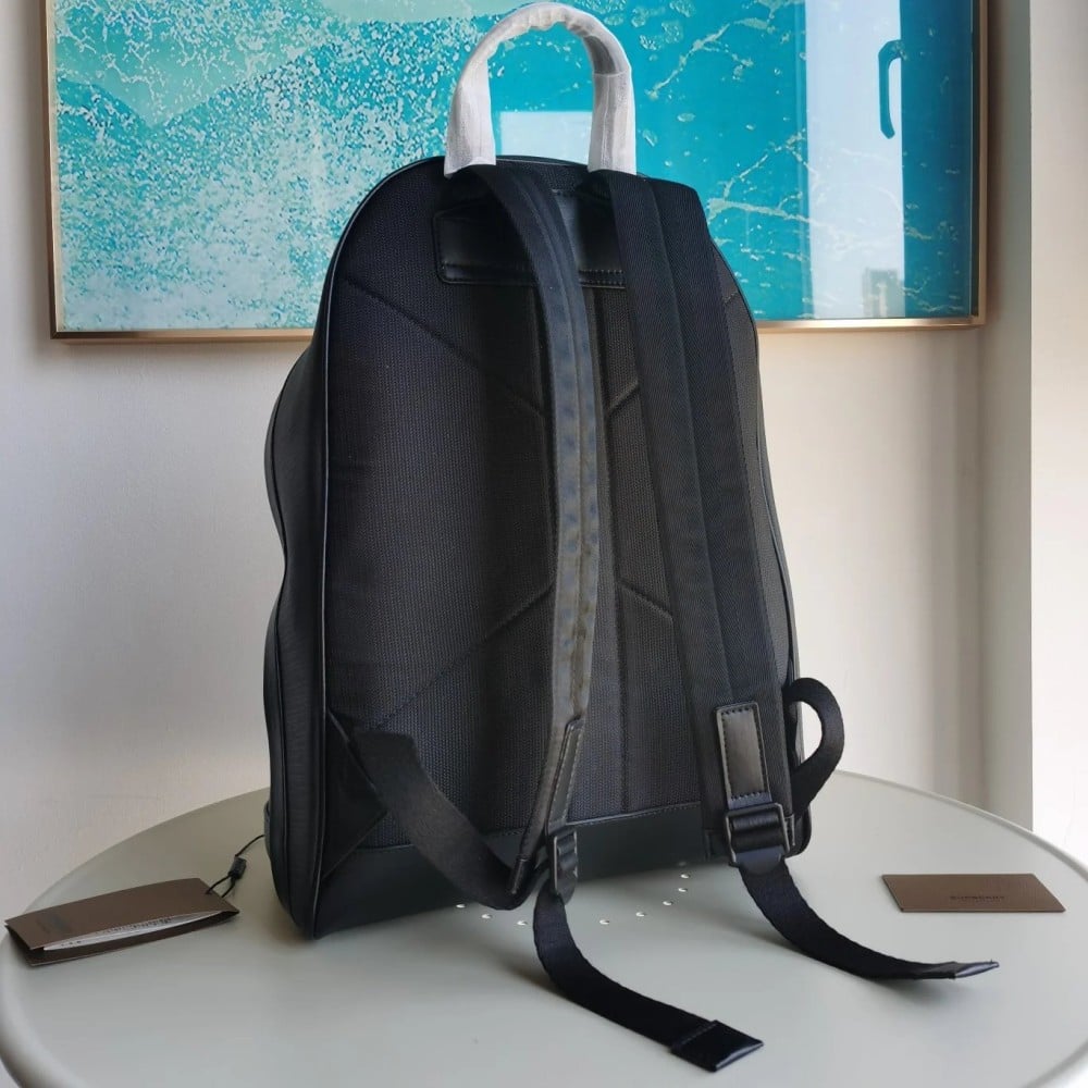شنطة بيربري Jett backpack