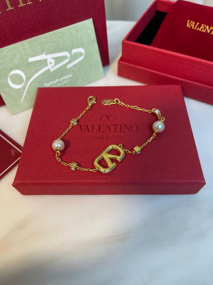 سوار بشعار فلوجو مرصع بكريستالات بلؤلؤتين من فالنتينو