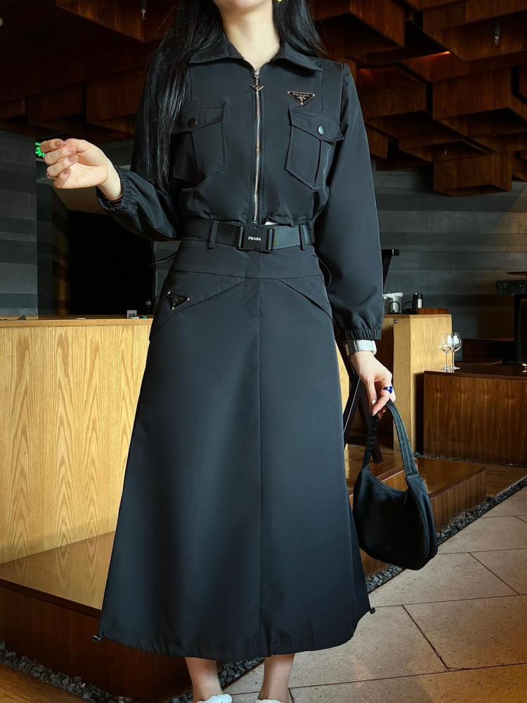 طقم تيور برادا بلوزة وتنورة