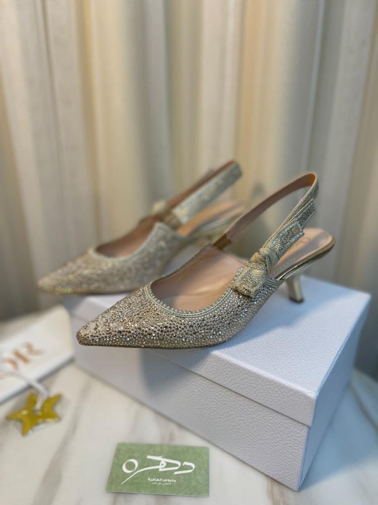 صندل لامع جادور من كريستيان ديور