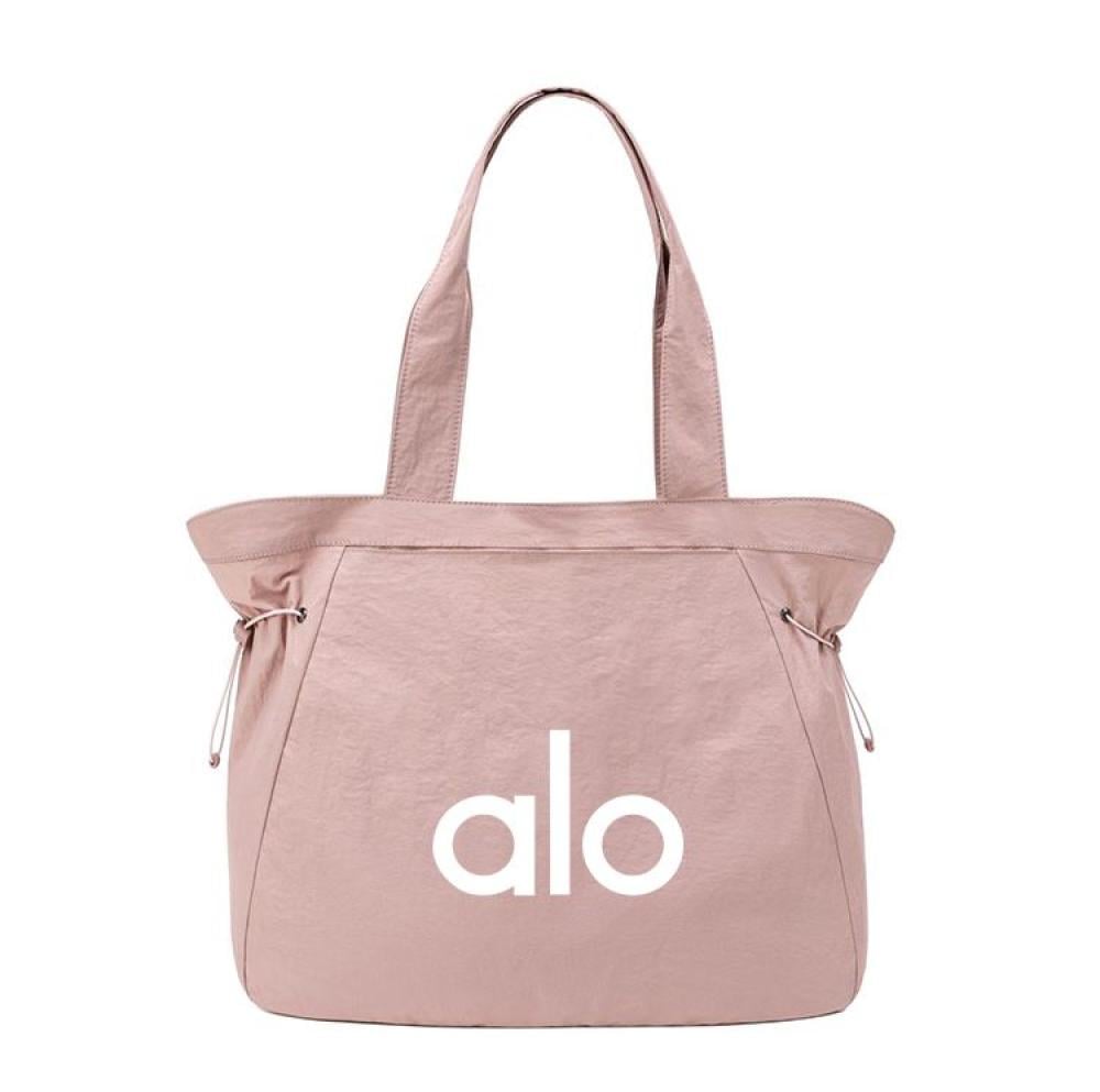 حقيبة يد كاجوال عصرية جديدة من ALO Yoga