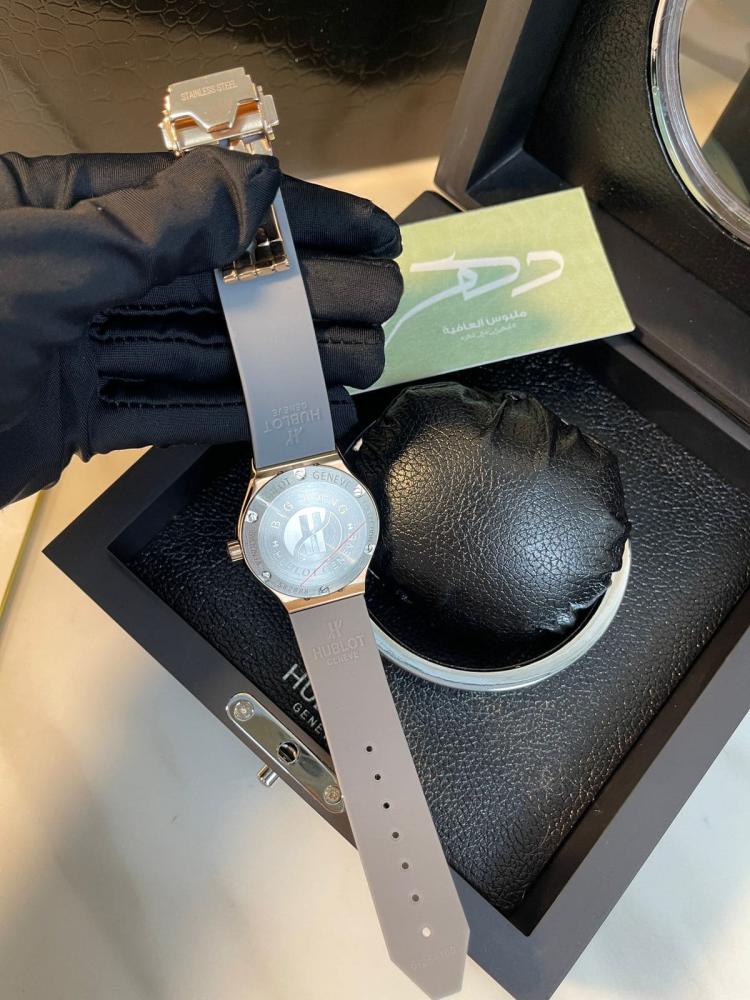 ساعة هوبلوت كلاسيك فيوجن فصوص صغيرة صفين حول الساعة والمعدن - رمادي و ذهبي