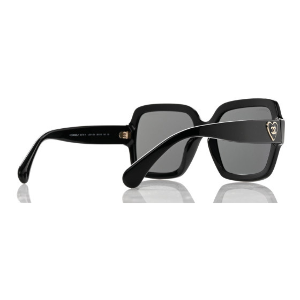 نظارة شمسية من شانيل باطار مستطيل مع تصميم قلب