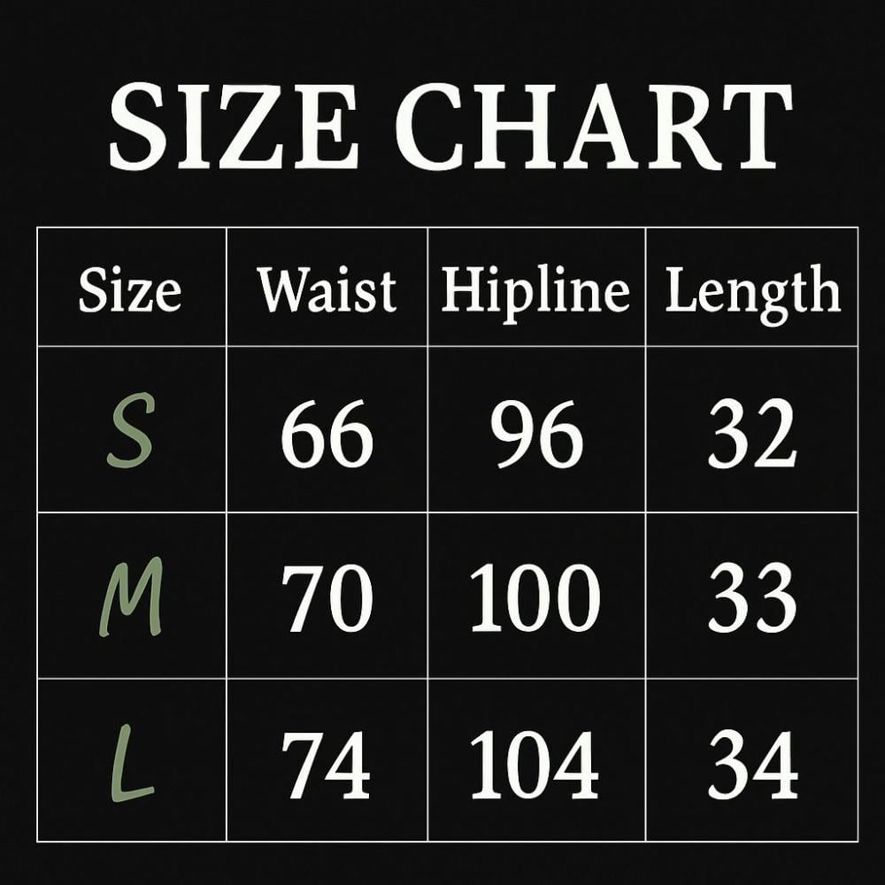 بنطلون جينز قصير CC 25 بطبعة شعار شانيل
