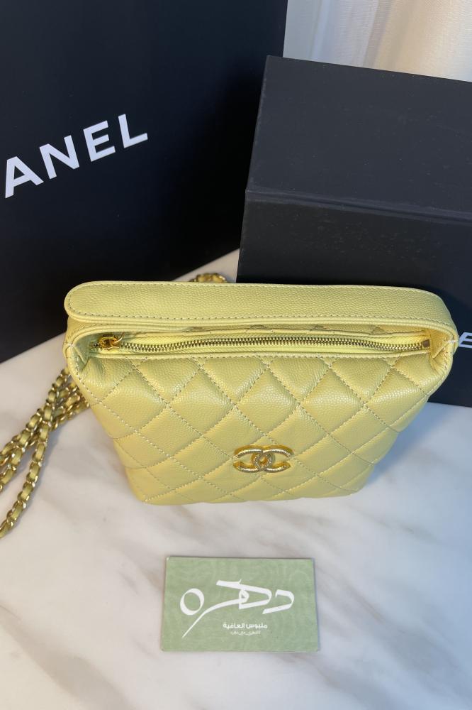 حقيبة هوبو بشعار شانيل بحزام بسلسلة ذهبية - ليموني