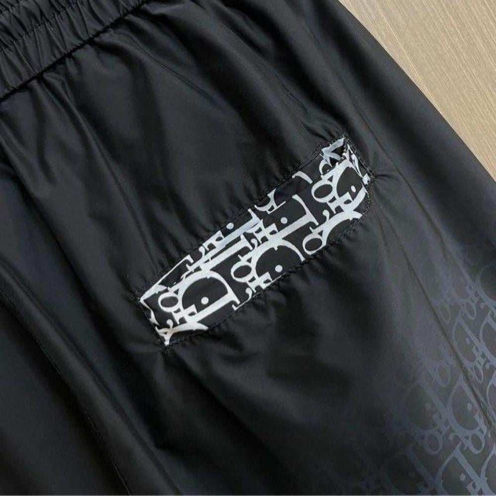 شورت ديور الكلاسيكي ذو الطباعة المتدرجة