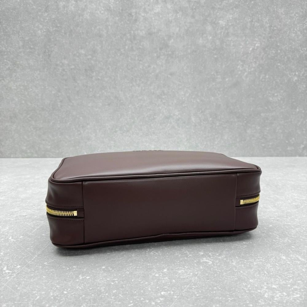 حقيبة جلدية ميو ميو قياس 34 بمقبض علوي