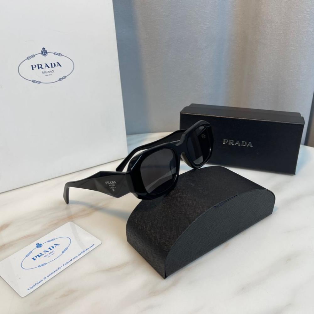 نظارة شمسية برادا لون اسود لامع