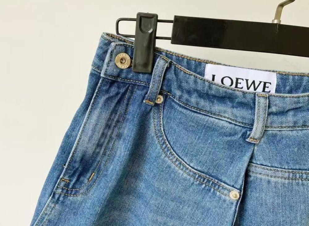 تنورة لويفي دينيم المفككة