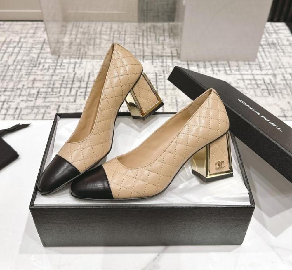 حذاء شانيل بكعب عالٍ – باللون البيج