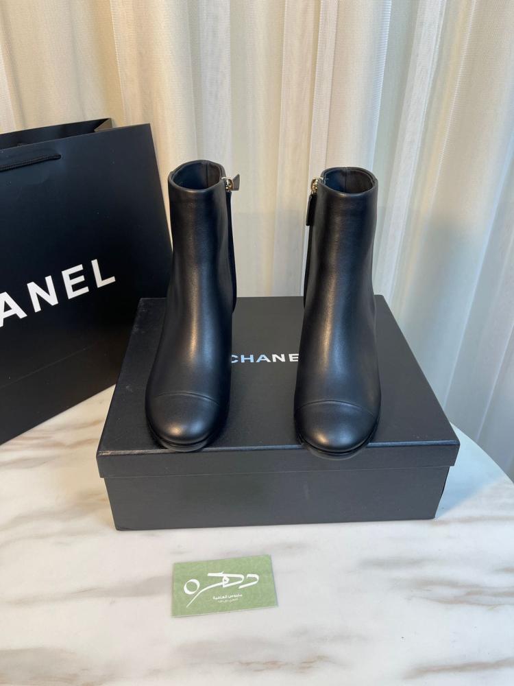 بوت شانيل الكاحل باللون الأسود