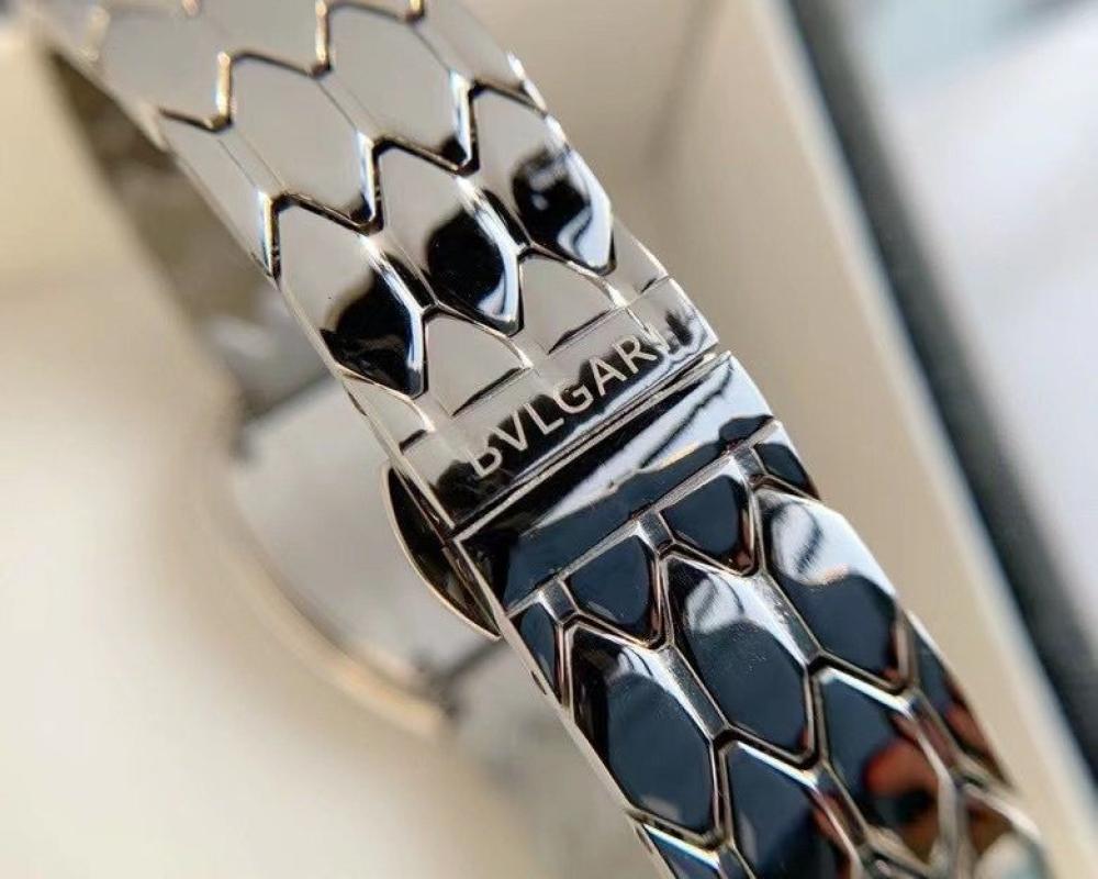 ساعة سيربنتي سيدوتوري بمينا بيضاء وارقام لاتينية من بولغاري